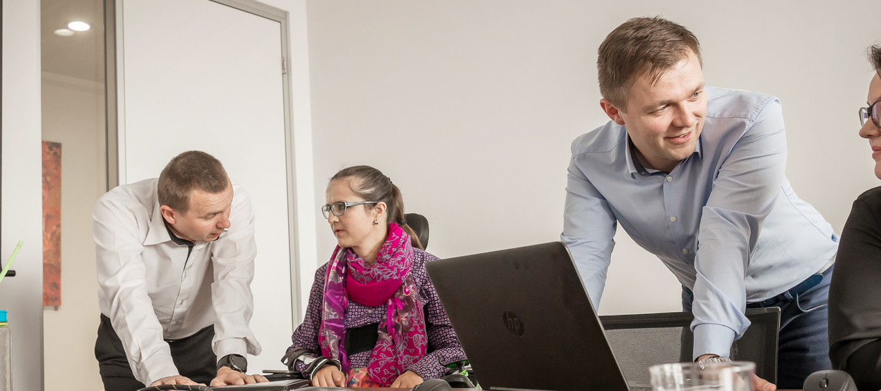 Riadenie tímu v ére flexibilnej práce: dôvera, technológie a jasné ciele